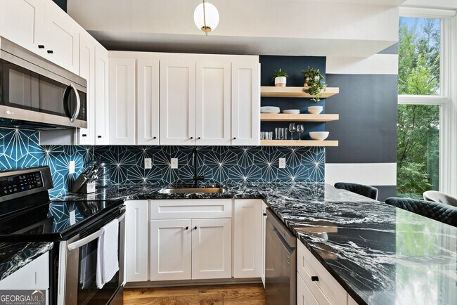 Building Photo - 208 12th St NE