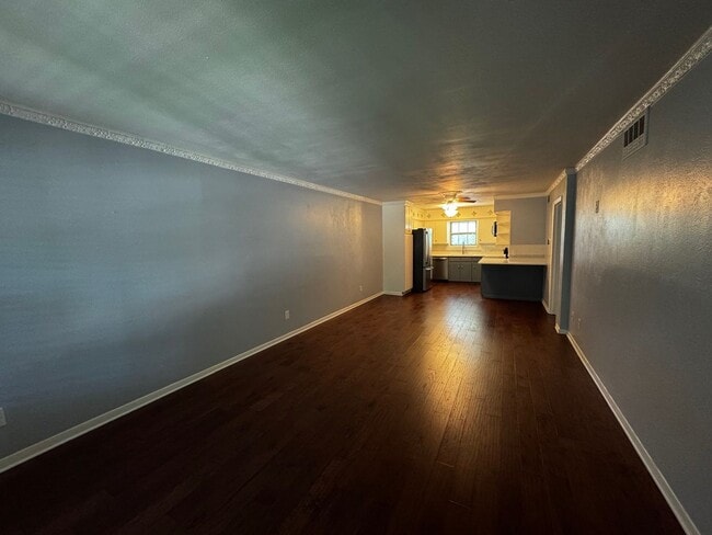 Building Photo - Cozy 2 bedroom 2 bath corner unit