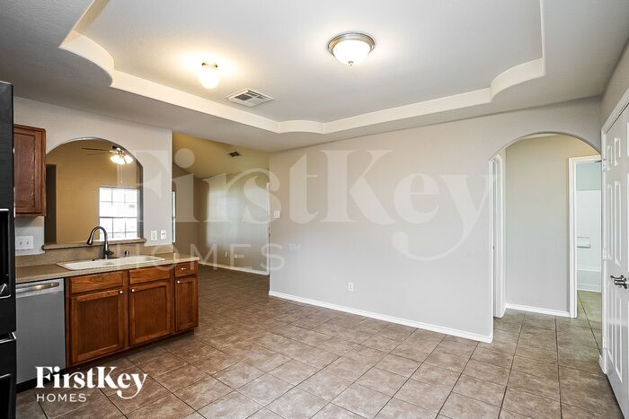 Building Photo - 6267 Gillian Park Dr