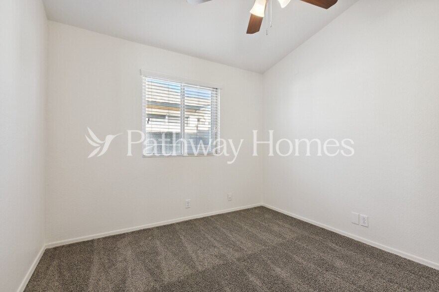 Building Photo - 15212 N 85th Dr