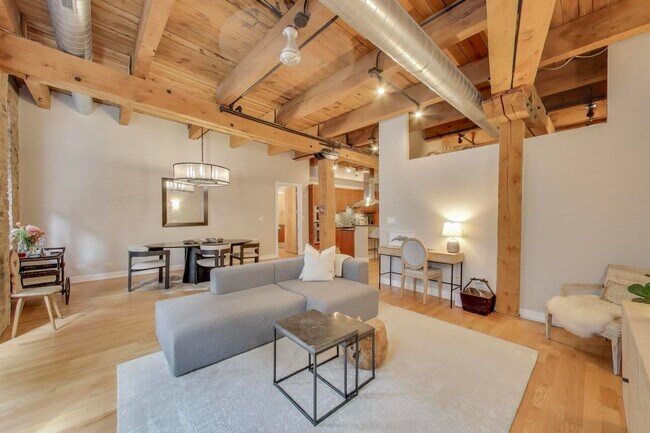 Building Photo - 154 W Hubbard St
