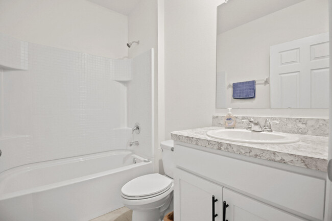 Building Photo - 922 Remington Green Dr SE