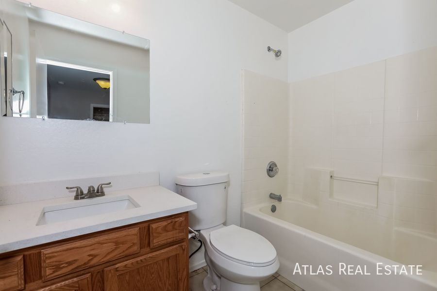 Building Photo - 11018 W Mountain View Dr