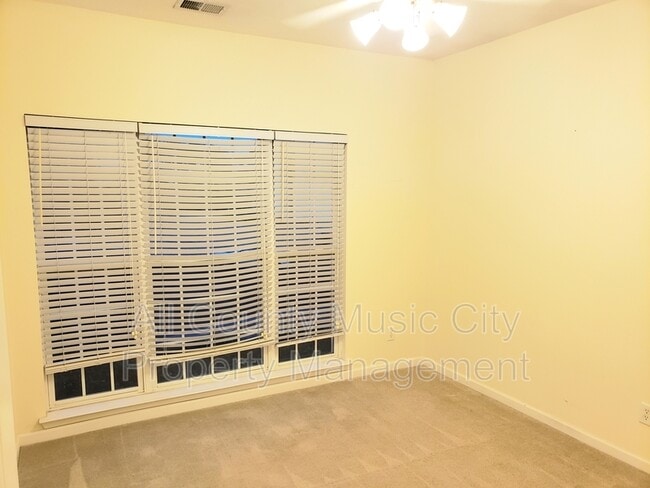 Building Photo - 905 Weatherside Ct