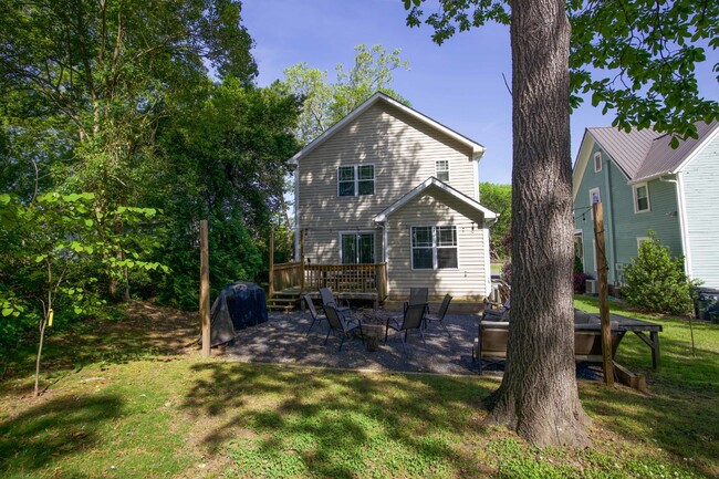 Building Photo - "Charming 3-Bed Oasis in Southern Pines wi...