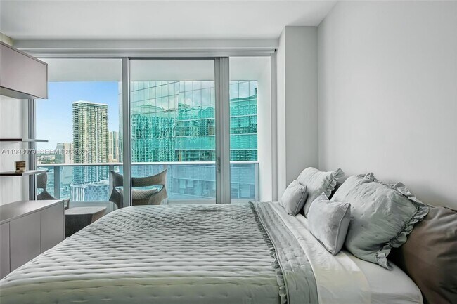 Building Photo - 200 Biscayne Blvd Way