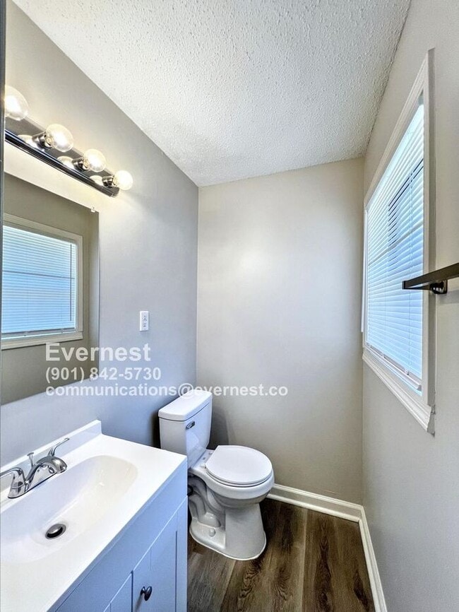 Building Photo - 1403 Moss Point Dr