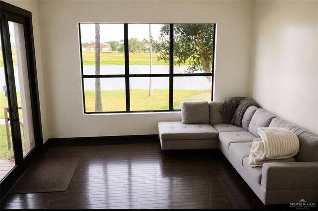 Building Photo - 310 Rio Grande Dr