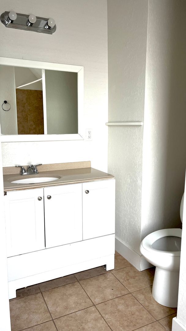 Building Photo - 807 20th St