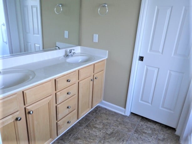 Building Photo - 123 Pen Ct