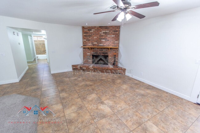 Building Photo - 1928 N Kachina