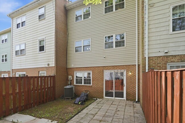 Building Photo - 9178 Laurelwood Ct