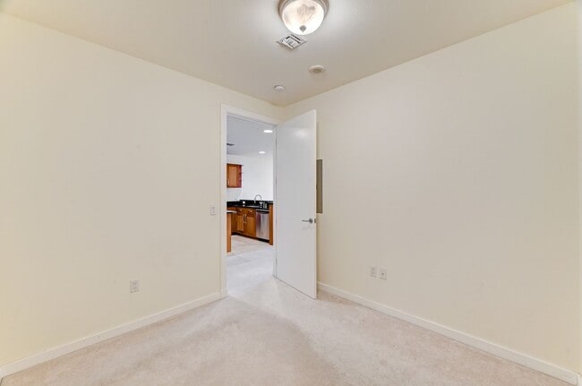 Building Photo - Panorama Towers 1