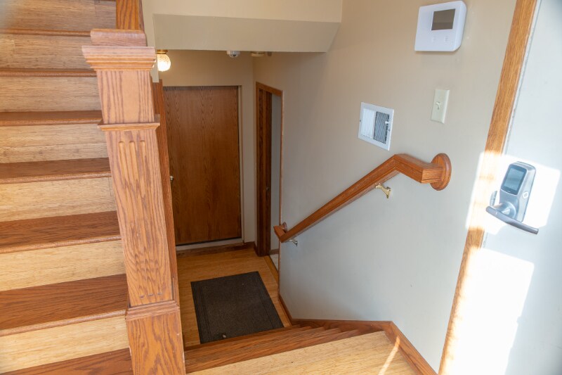 Building Photo - 873 Iowa Ave W