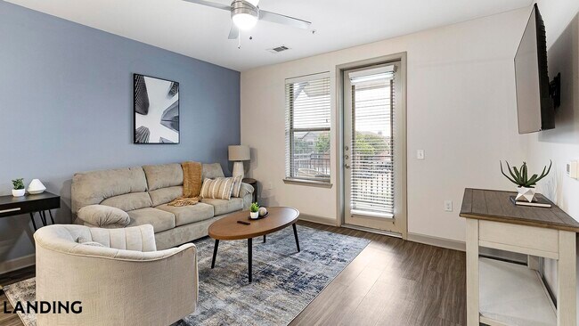 Building Photo - 2800 NE Green Oaks Blvd