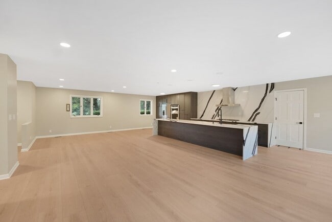 Building Photo - 11110 Highland Dr