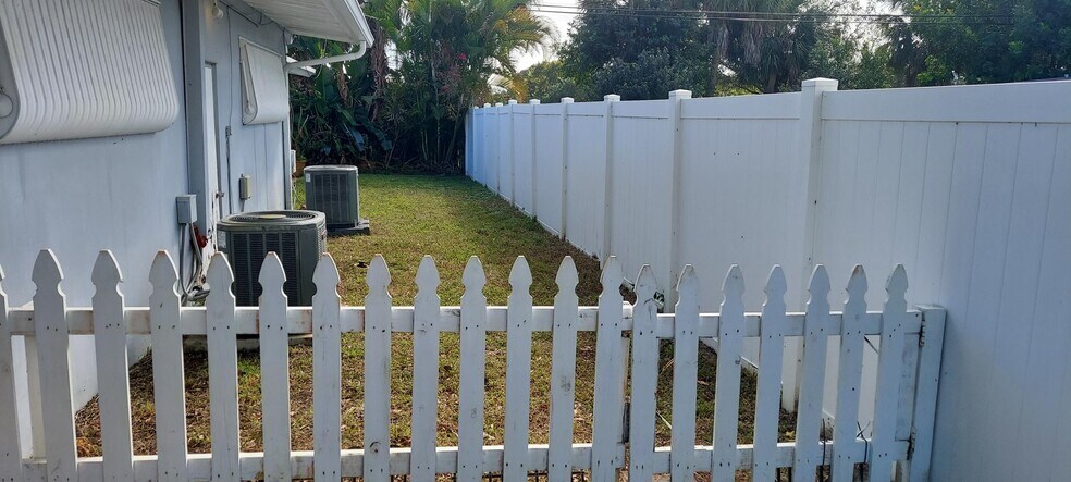 Side Yard - 228 Beverly Dr