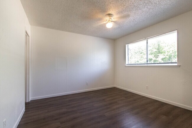 Building Photo - 3920 Redstone Rd