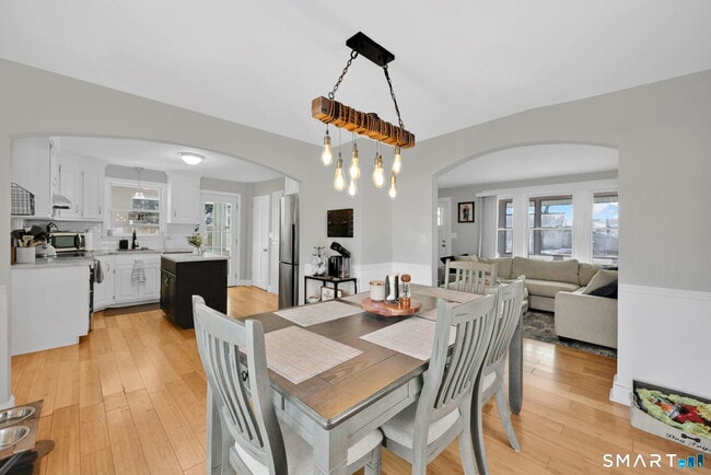 Building Photo - 829 Wells Rd