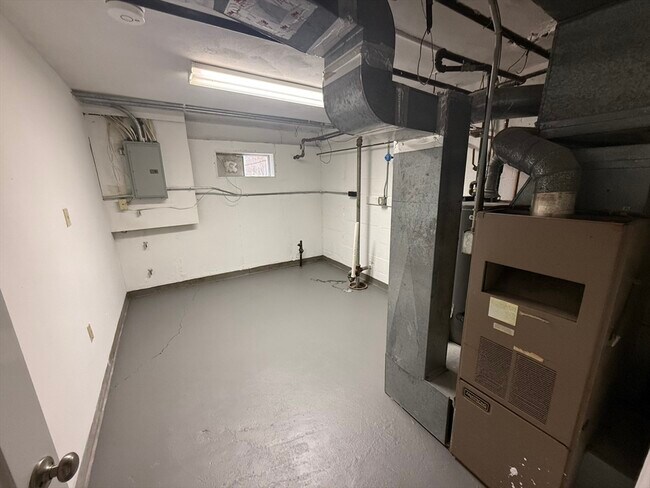 Building Photo - 7 Silvia Ct