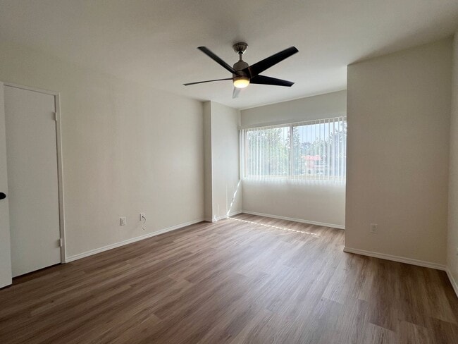 Building Photo - Beautiful Two Story 2Bd 1.5Ba Townhouse Ne...