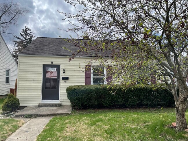 Building Photo - 921 NW D St