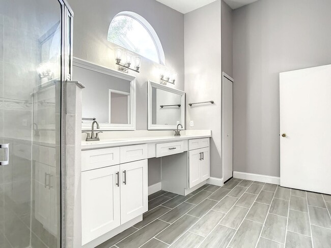 Building Photo - Beautiful 3 Bedroom, 2 Bath POOL Home with 2-Car Garage in the Heart of Hunters Creek!