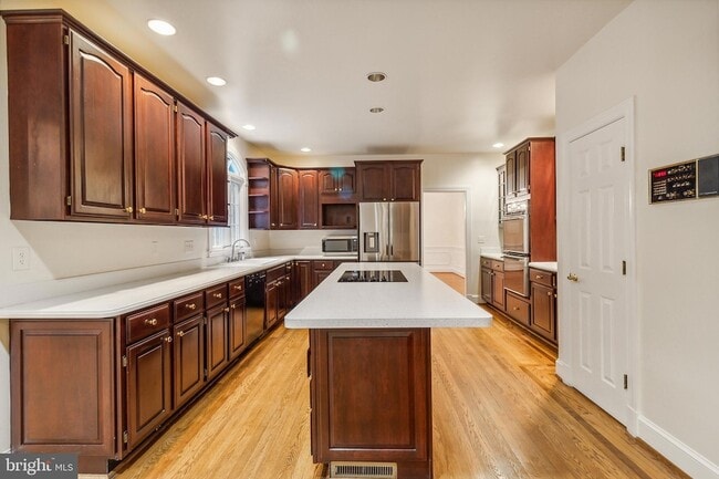 Building Photo - 2527 Hunter Mill Rd