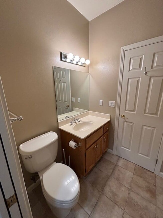 Building Photo - Three bed, two bath unit conveniently located off of Bell Road!