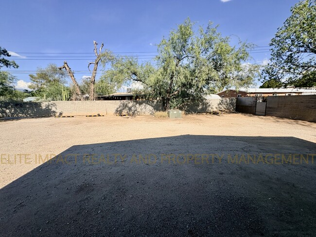 Building Photo - 2460 N Treat Ave