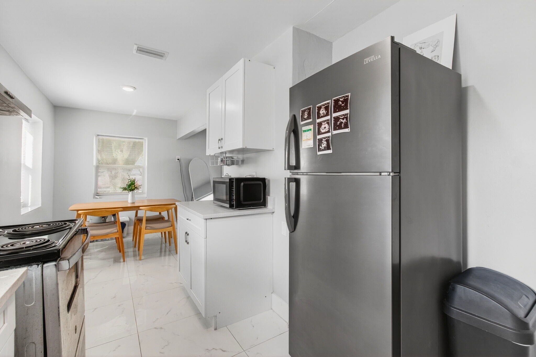 Building Photo - 614 N E St