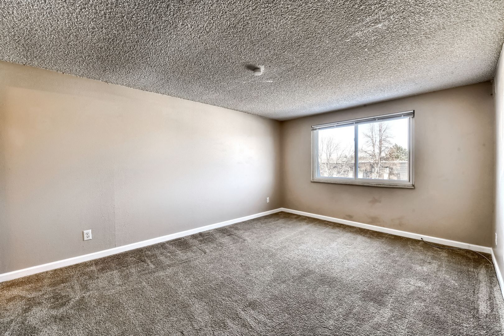 Building Photo - 130 E Highline Cir