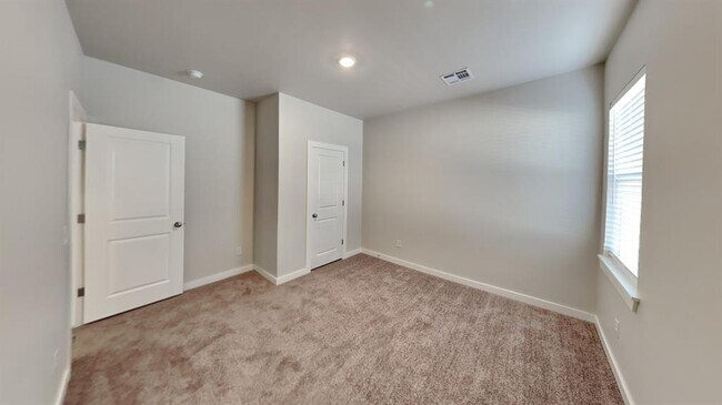 Building Photo - 12421 Bluford Ln