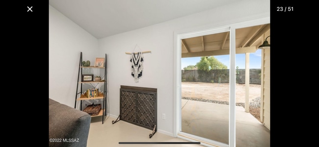 Building Photo - Gorgeous Remodeled Home w/Community Pool i...