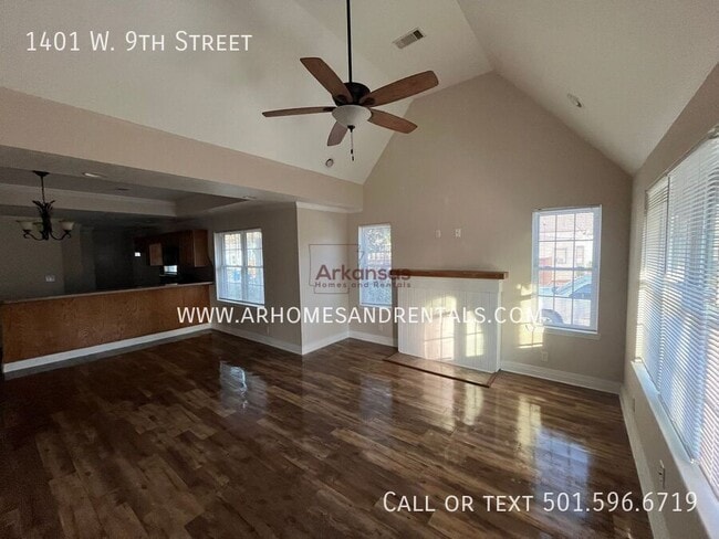 Building Photo - 1401 W 9th St