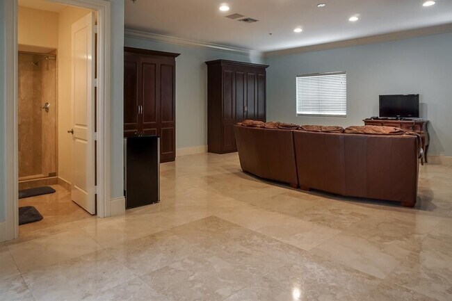 Building Photo - 3035 Riomar St