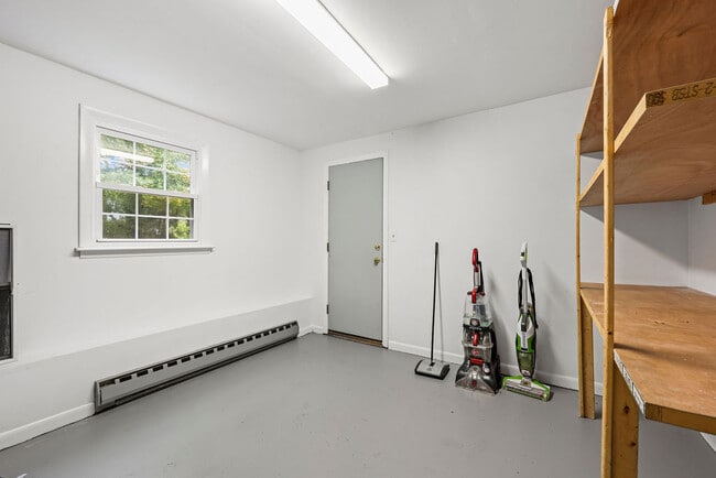 Building Photo - 9 Blue Bird Rd