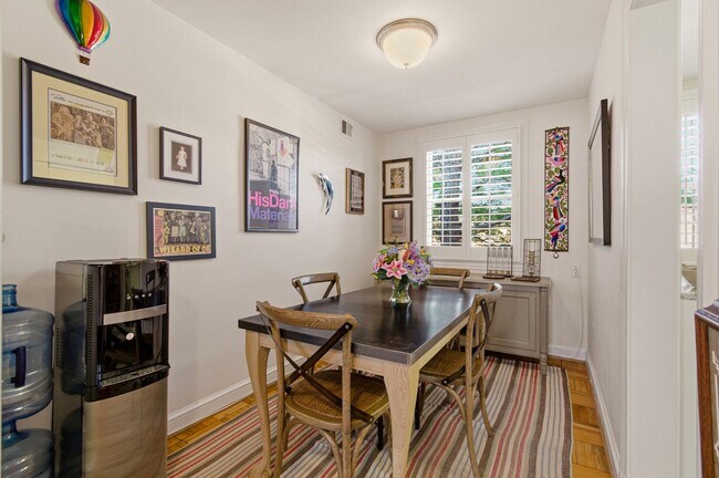 Building Photo - Top Floor Ordway Gardens One Bedroom-Fully Furnished, One Parking Space, & More!