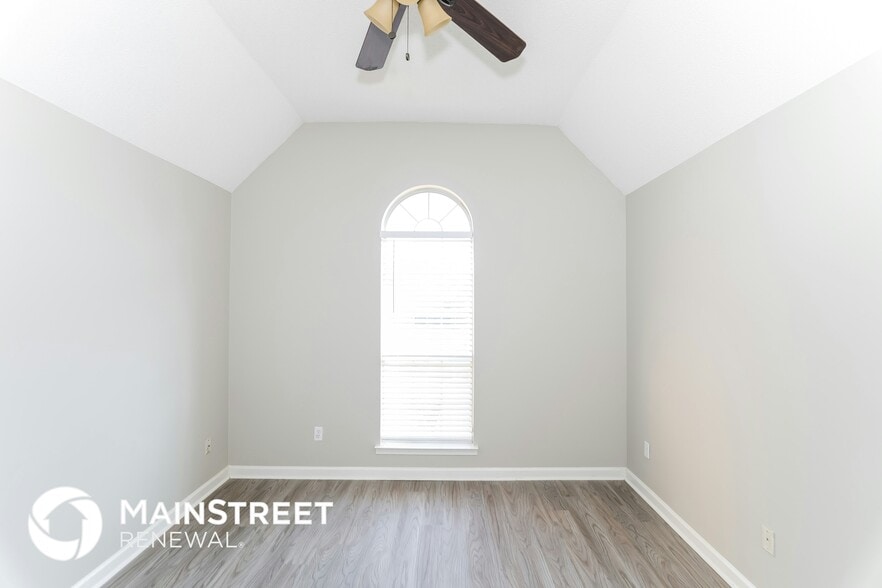 Building Photo - 6722 N Regency Park Cir
