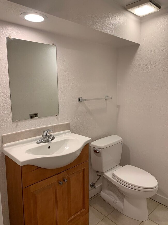 Building Photo - 4BD/2BA Table Mesa Home - Close to everything
