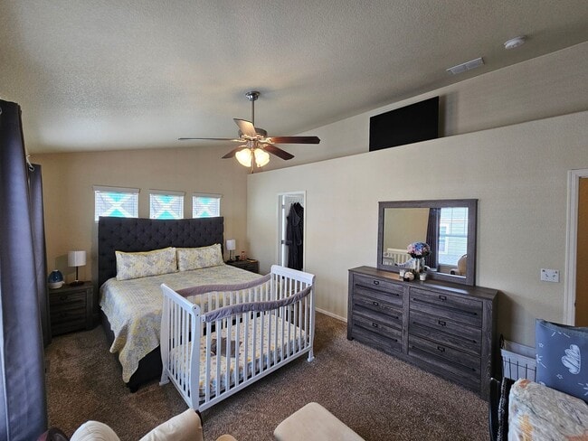 Building Photo - 3 Bed 3 bath house in 80916!