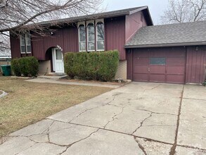 Building Photo - 5 Bedroom/2 Bathroom House in Layton