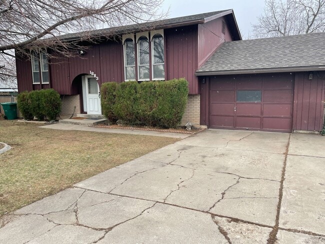 Primary Photo - 5 Bedroom/2 Bathroom House in Layton