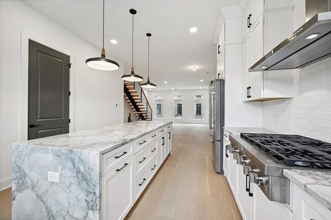 Building Photo - 526 Riverfront Ln