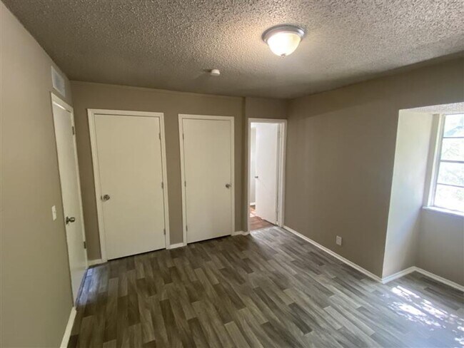 Building Photo - 1208 Churing Dr