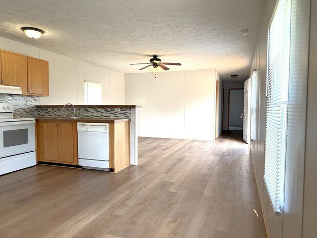 Building Photo - 3337 Clear Springs Way