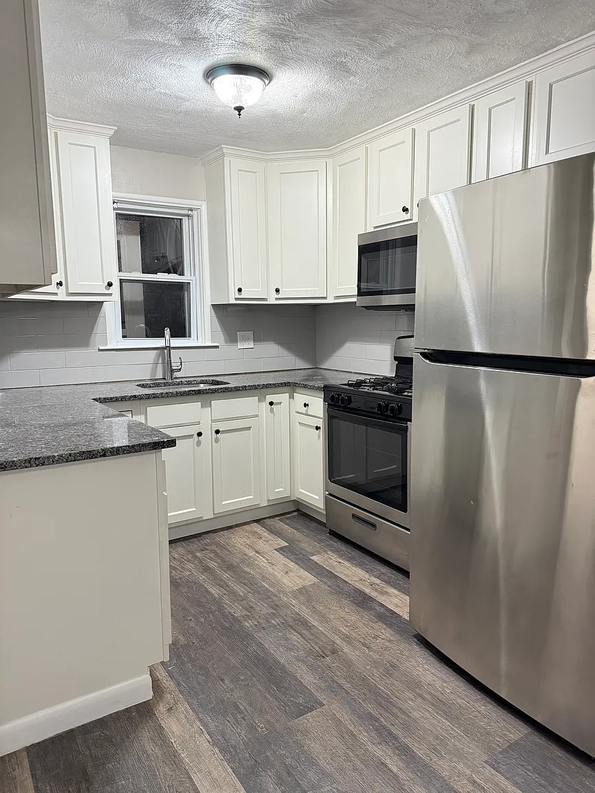 Building Photo - 80 Gladstone St