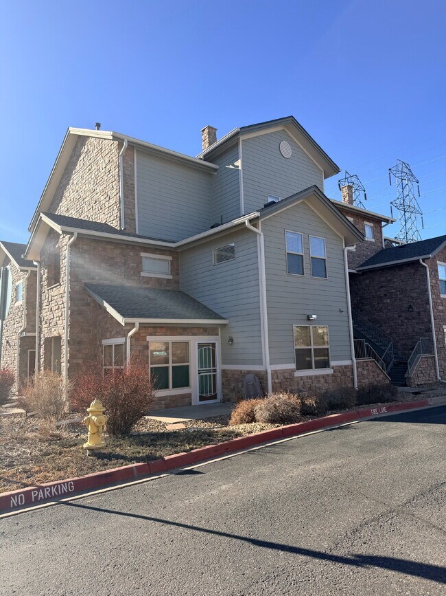 Building Photo - "Charming 2-Bed, 2-Bath condo Oasis in Aurora - 988 Sq Ft of Comfort!"