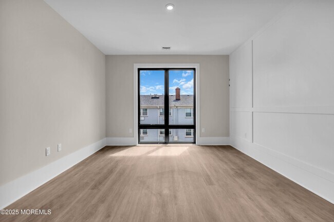 Building Photo - 218 3rd Ave