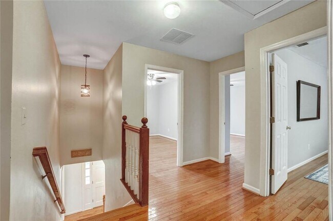 Building Photo - 295 Oakmere Rd